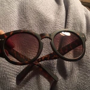 Women’s Tortoise Shell Round Sunglasses
